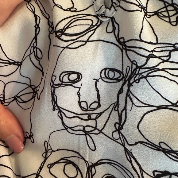 Melissa McCarthy Seven7 Top Crew Neck Sleeveless Flowy Layer Face Print White 3X - Picture 4 of 12